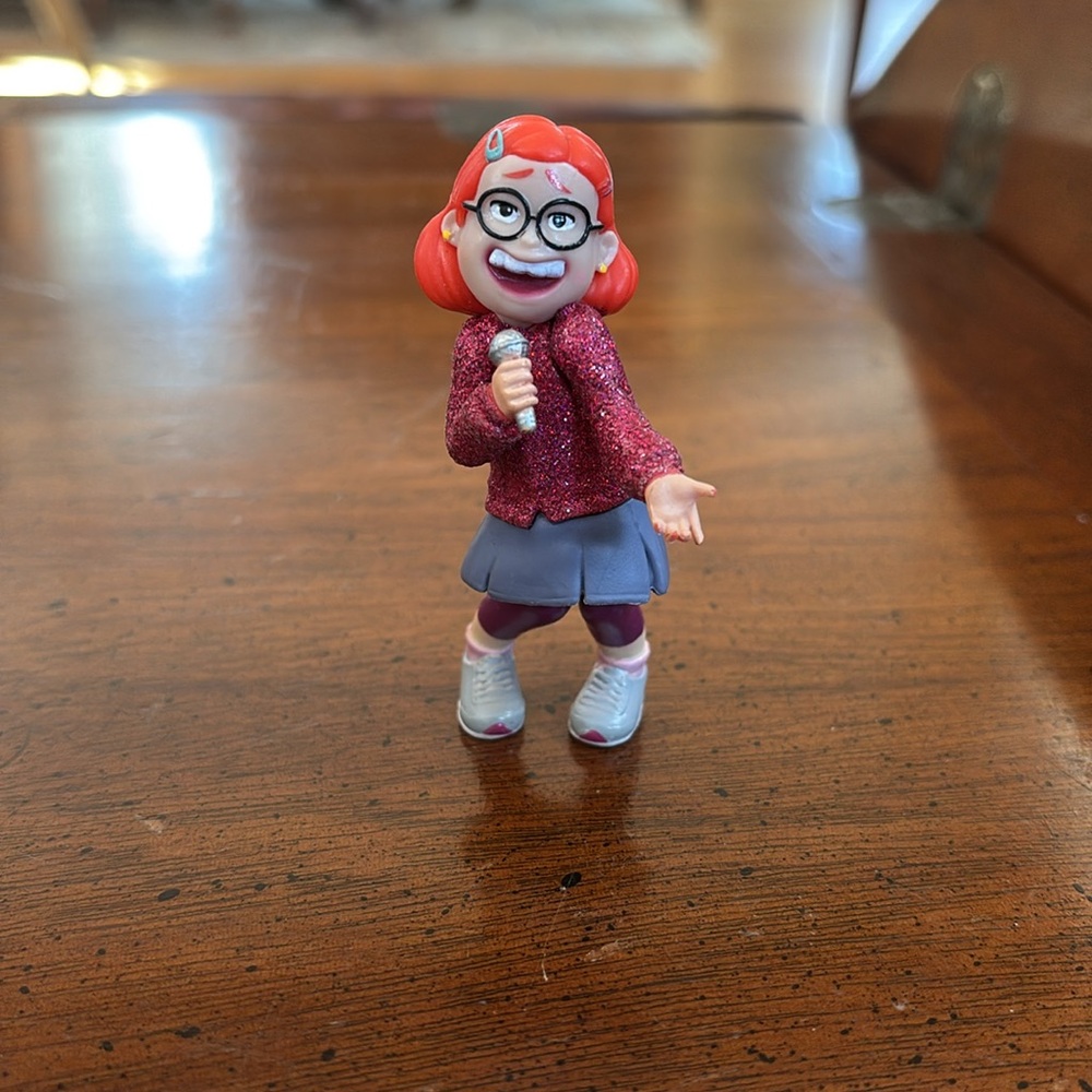 Just Play Disney Pixar Turning Red Meilin Lee figurine kids and Pixar collectors